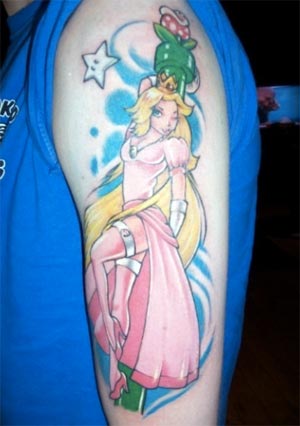 tattoo: princess peach. wenn princess peach so aussieht, 