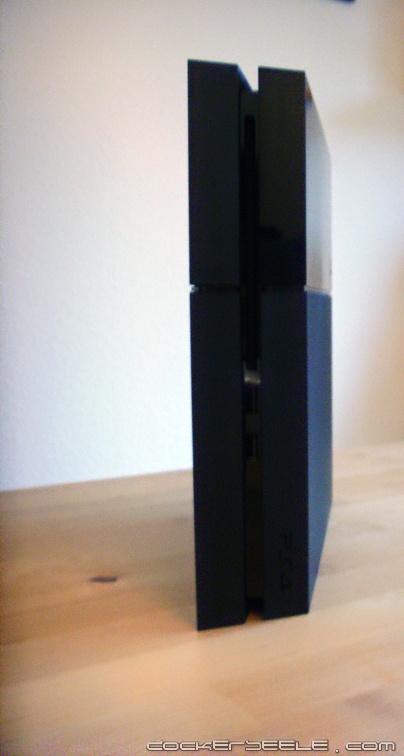 playstation4 stehend front