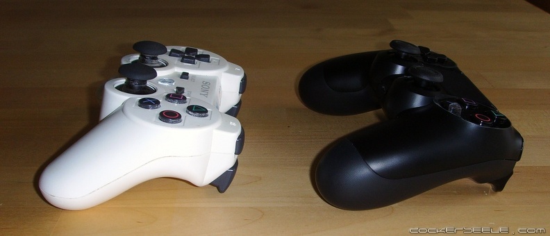 ps4_vs_ps3_controller2.jpg